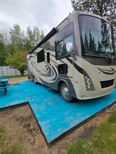 Selling 2018 Thor Windsport 29M Class A motorhome in great condition. One owner unit, with less then...