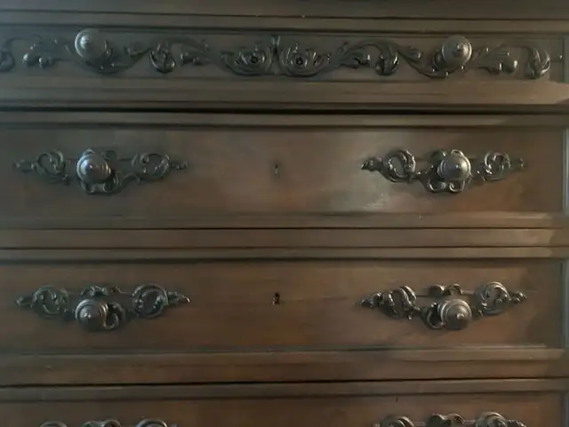 ANTIQUE HAND CARVED EUROPEAN MASSIVE DRESSER $2495 FIRM in Dressers & Wardrobes in City of Toronto - Image 3