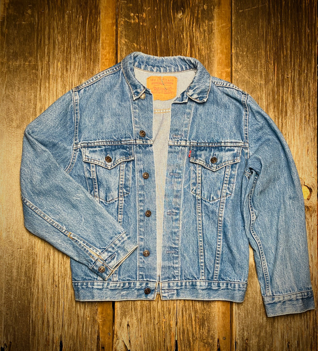 1980s Levi's Canada 75505-0211 2 Pocket Denim Trucker Jacket 38R in Men's in City of Toronto