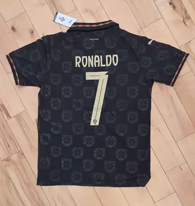 NEUF! chandails de soccer Ronaldo/ Messi, View more