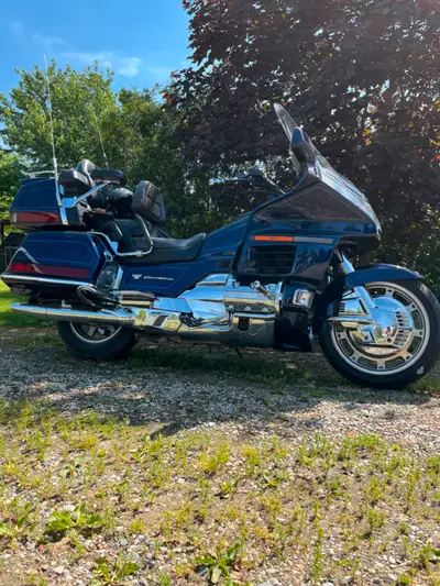 Model year 2000 metallic blue Goldwing 1500SE. approx 104,000 km Runs good all original with cruise,...