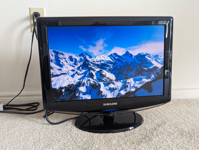 Samsung LN-T1953H 19" 16:9 LCD HDTV in TVs in London - Image 3
