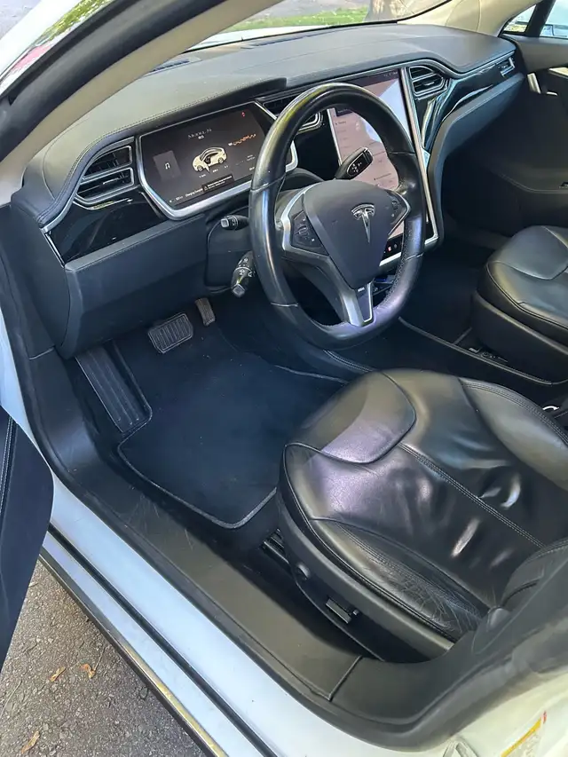 Tesla Model S 85 2013597331699828019207