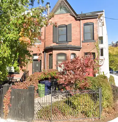 2 Story 2 Bedroom Apartment - 63 Seaton
