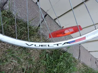 Paires de roues de vélos 700 comme NEUF à paroi double, View more