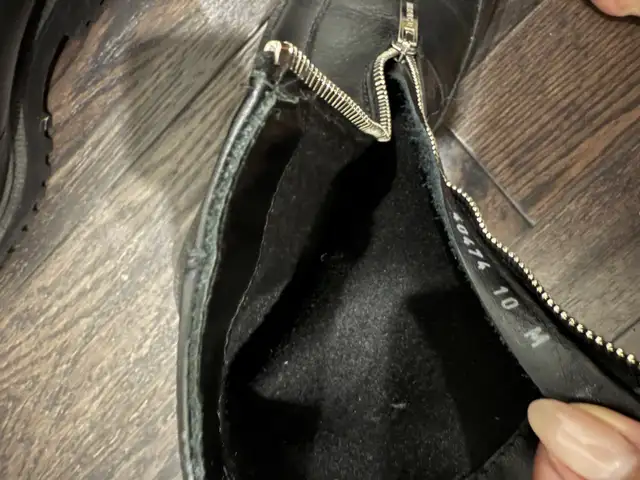 La canadienne waterproof Nash leather women’s boots size 10 in Women's - Shoes in City of Toronto - Image 6