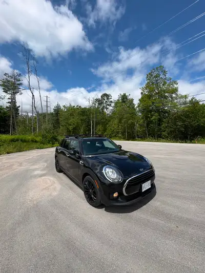 MINT Condition 2019 Cooper Clubman. Stylish luxury design that comes equipped with BMW’s B38 1.5L 3...
