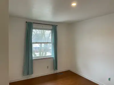 Three newly renovated bedrooms with brand new floor for rent. Great choice for a single person. Grea...