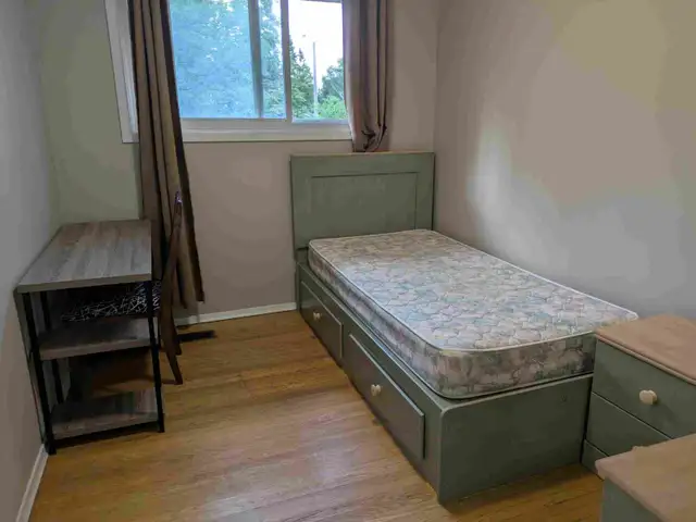 Rooms for rent to students in Waterloo in Room Rentals & Roommates in Kitchener / Waterloo - Image 8