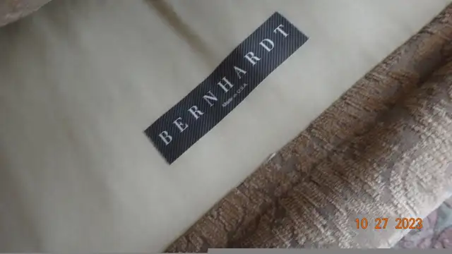 Sofa, loose cushions by Bernhardt,springs in top cushion,Quality in Home Décor & Accents in Kelowna - Image 3