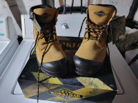 New Safety Boots - Workload Comfort X5 - Size 8 for $50
