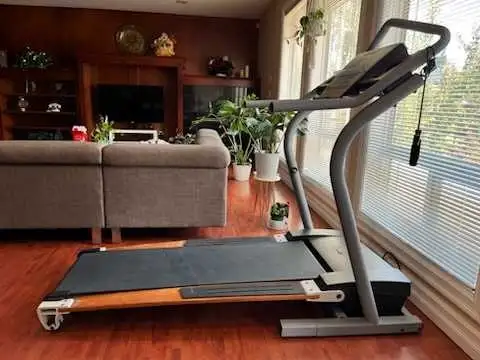 NordicTrack 2500r Treadmill  in Exercise Equipment in Edmonton - Image 2