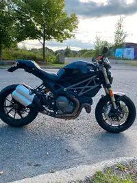 Ducati 1100 monster