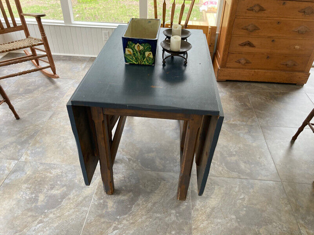 Gate-Leg Drop-Leaf Solid Pine Table 42" x 69"...Awesome at $195 dans Mobilier de salle à manger et cuisine  à Ouest de l’Île - Image 4