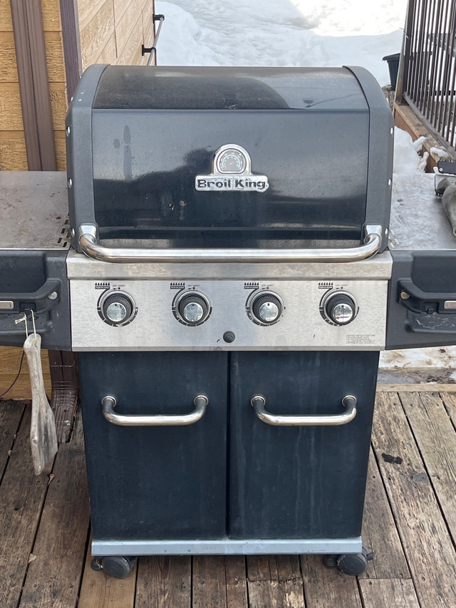 Broil King Regal Natural Gas BBQ in BBQs & Outdoor Cooking in Saskatoon