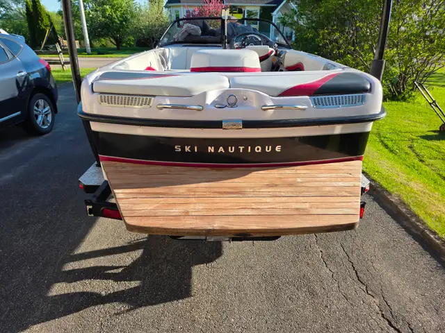 Bateaux correct craft ski nautique 196 in Powerboats & Motorboats in Lac-Saint-Jean - Image 7