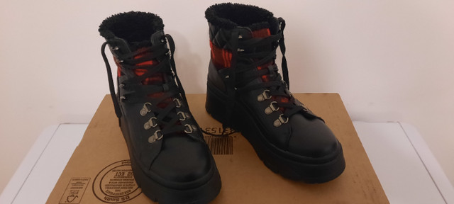 Spring Ladies Womans Teen Shoes High Cut Boots in Women's - Shoes in Kitchener / Waterloo - Image 2