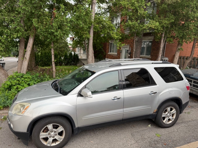2010 GMC Acadia AWD SLE 8 Passenger with NEW ENGINE 3.6L