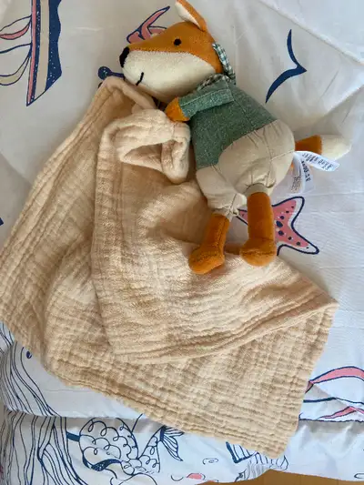 Maison sans tabac et sans animaux En parfaite condition. Étiquette Jellycat en place
