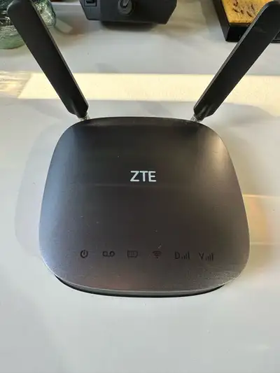 ZTE MF275R Rocket Turbo Smart Hub , original box and battery