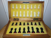 Folding Magnetic 8" X 8" Chess Board with All Magnetic Pieces in