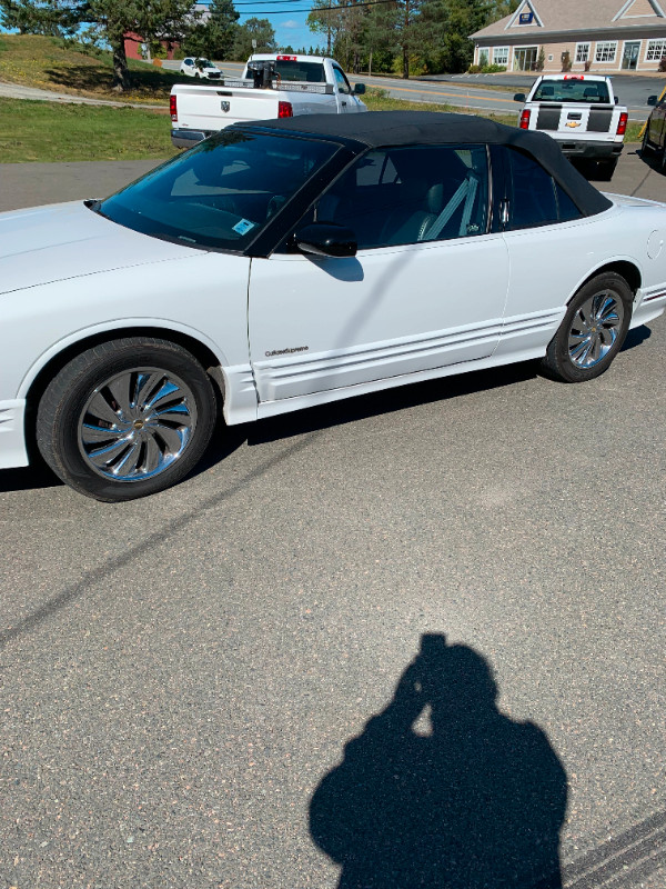 1994 Cutlass Convertible in Classic Cars in City of Halifax - Image 4