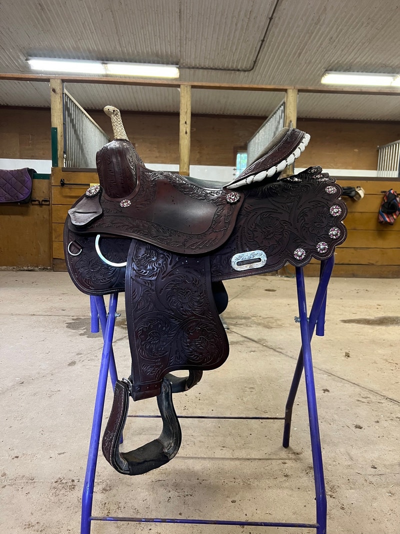 15inch barrel saddle Equestrian & Livestock Accessories Brantford Kijiji