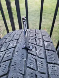 3 pneus hiver Dunlop WinterMaxx SJ8 215/70R16
