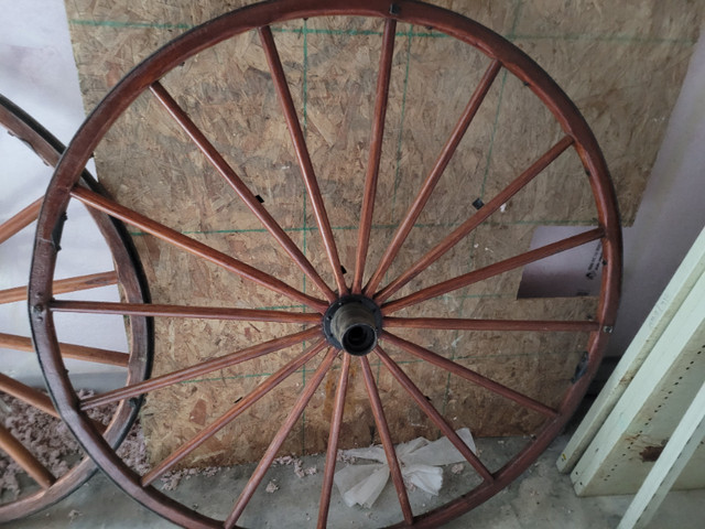 Antique Wagon Wheels in Arts & Collectibles in Belleville