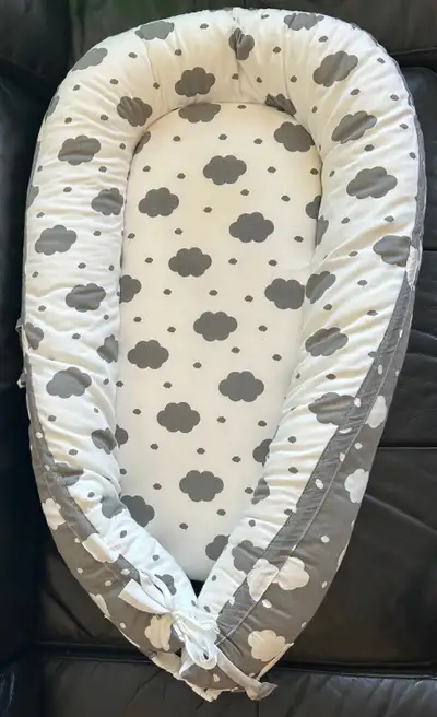 Baby Lounger Moses Basket / Lit de voyage corbeille bébé, View more