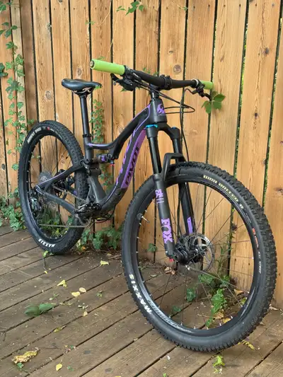 27.5 wheels, extra small carbon fibre frame. Fox Float 34 suspension, Shimano XT and SLX components,...