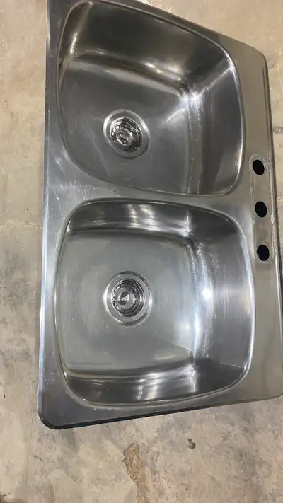 Double kitchen sink like new, in very good shape