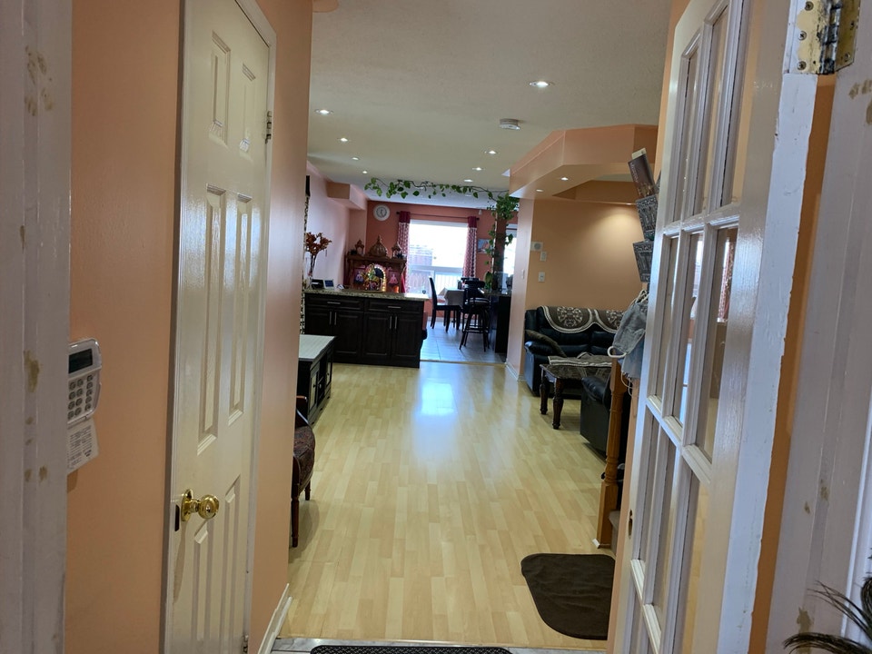 4 Bedrooms House available for lease 4
