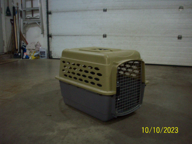 Petmate pet carrier in Accessories in Bedford