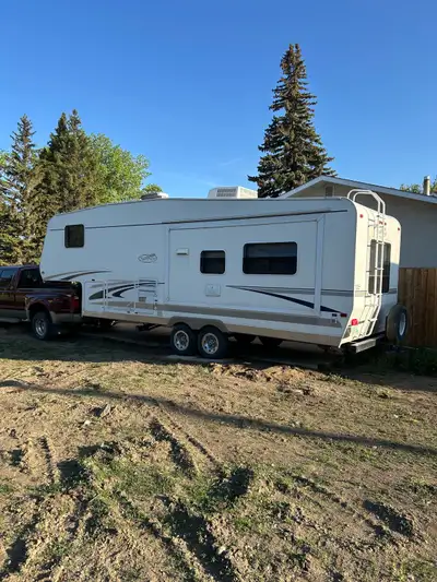 27’light weight trail cruiser with fifth wheel hitch. No longer being used so going to sell it. Good...