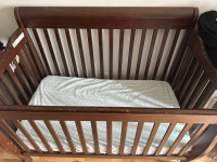 Ensemble bassinette meuble à langer et table de chevet pour bébé