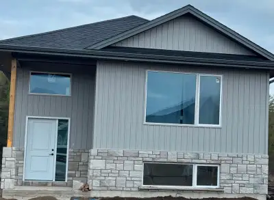 This beautiful 2 bedroom, 1 bathroom place could be your perfect place to call home! Located on Brui...