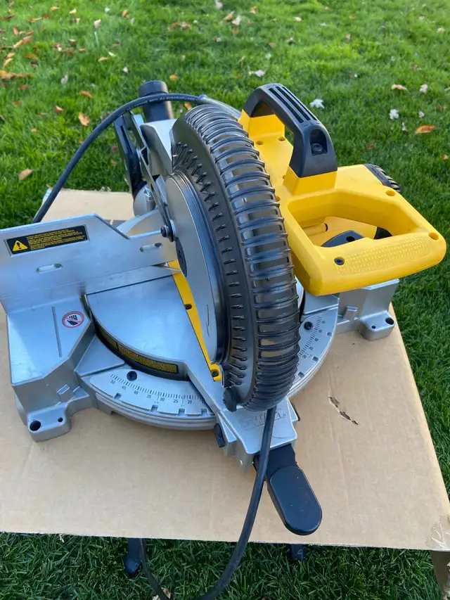 Dewalt compound miter saw 10” | Power Tools | Longueuil / South Shore ...