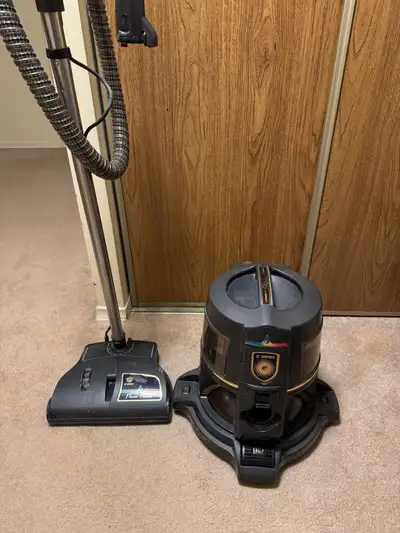 Rainbow water filtration vacuum cleaner. Fully functional unit. Have not been used very much in the...