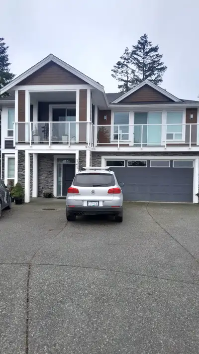 Luxury living for less master bedroom Gorgeous washroom Kitchenette access single occupancy professi...