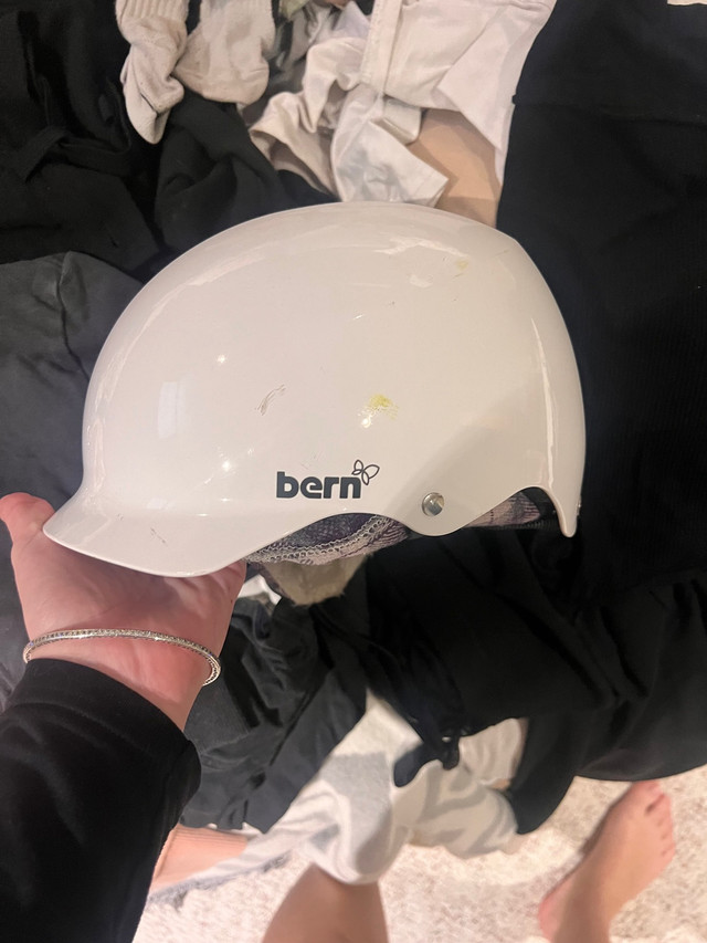 Bern helmet  in Snowboard in Edmonton