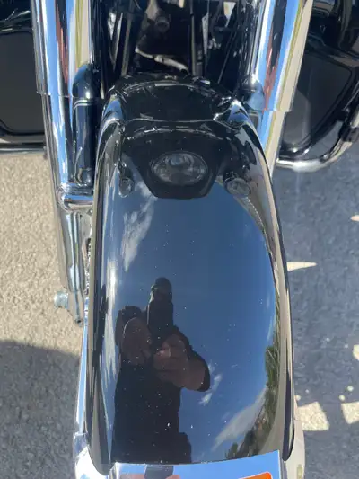 Beautiful bike extremely comfortable 103 cubic inch 6 speed transmission New Klok work windshield Ne...