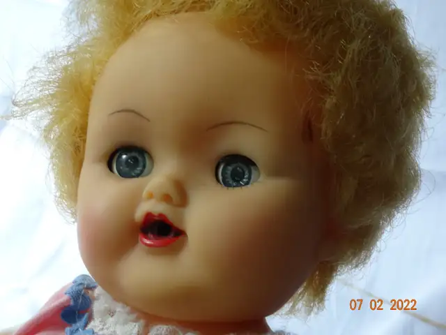 Betsy Wetsy by Reliable,Canada,13inch,jointed,vinyl body,nurser in Arts & Collectibles in Kelowna - Image 4