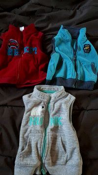 3 Baby vests
