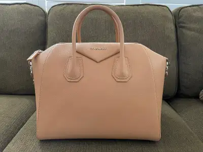 Medium Givenchy Antigona (new), View more