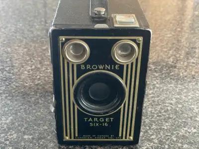 BROWNIE Target six-16 vintage camera., View more