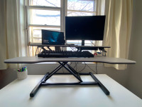 Standing desk / Bureau assis debout 