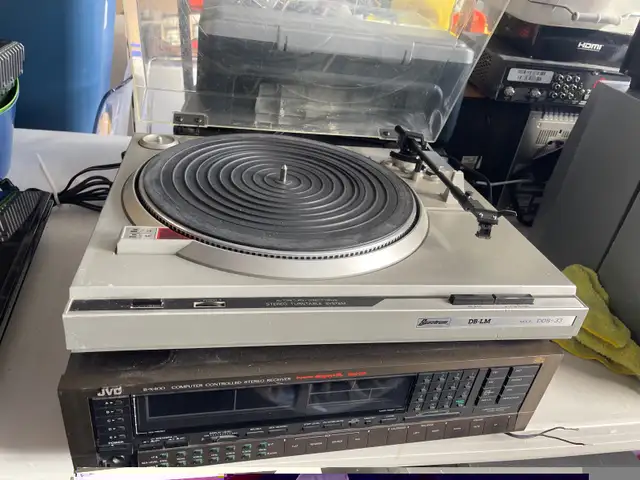 Spectrum turntable, JVC receiver in Stereo Systems & Home Theatre in Markham / York Region - Image 3