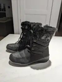 Women's Black Winter Boots - Size 8