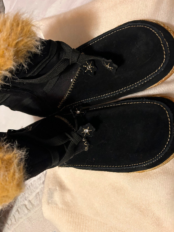 Ladies Winter Suede Ankle Boots in Women's - Shoes in Saint John